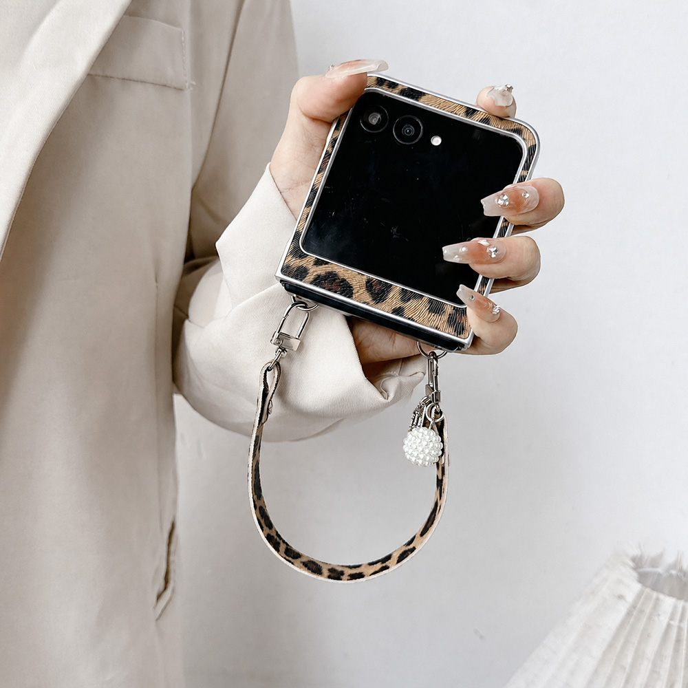 حافظة هاتف قابلة للطي بطبعة جل - مراجعة Phone Accessories Charms وسعره